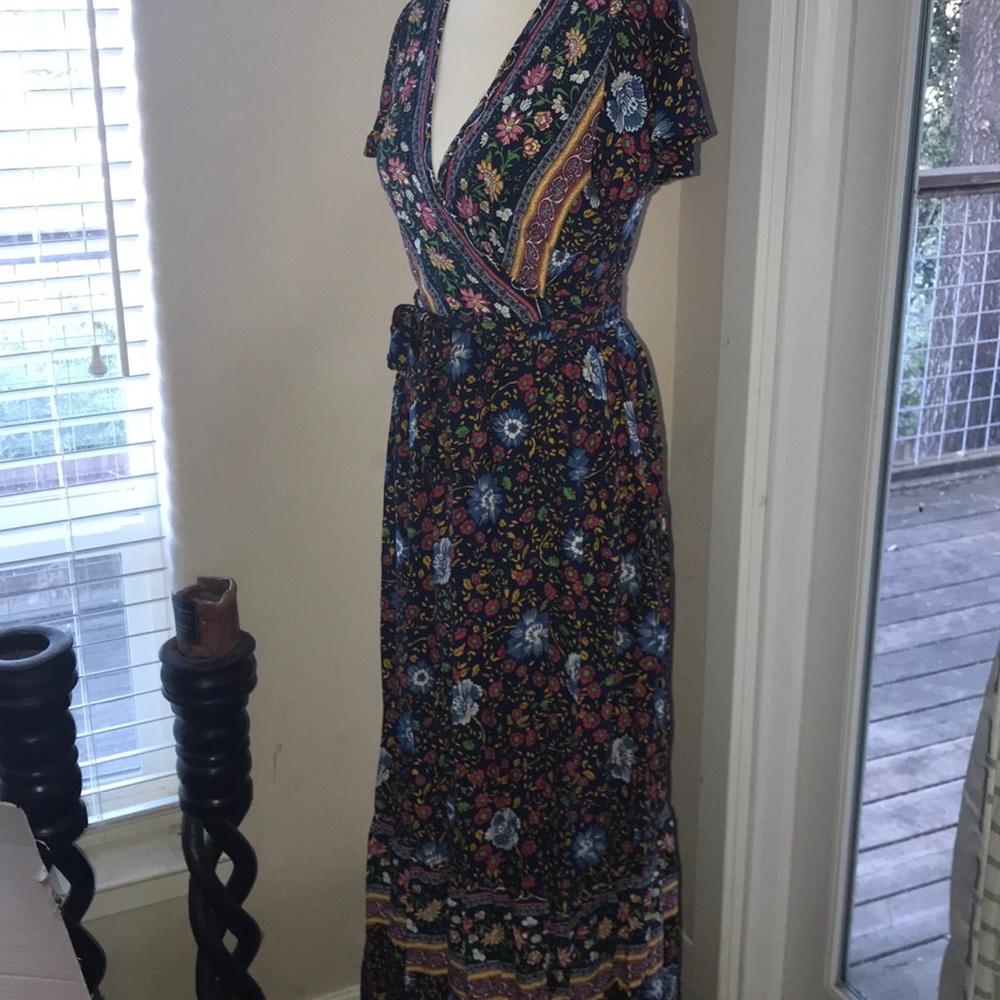 🎉HP🎉Boho Maxi Wrap Dress - on ‘Dead to Me’